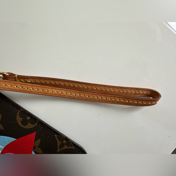 Louis Vuitton Neverfull Pouchette - Picture 6 of 9